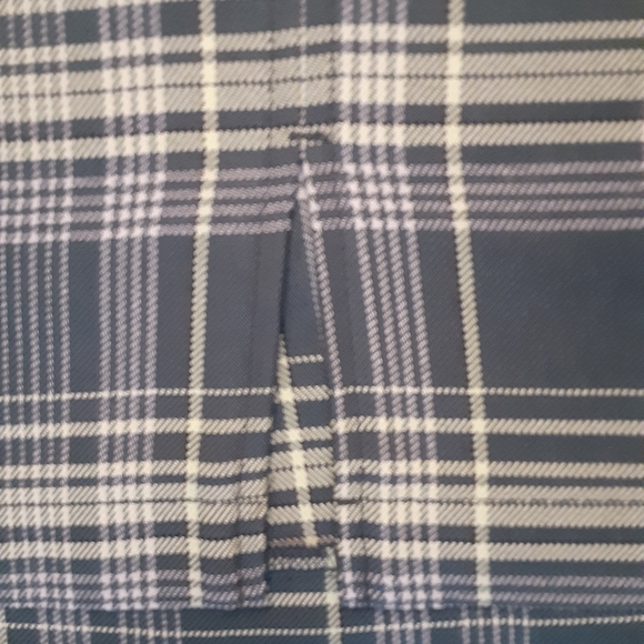 Green Tartan Pattern Skirt - Picture 4 of 10